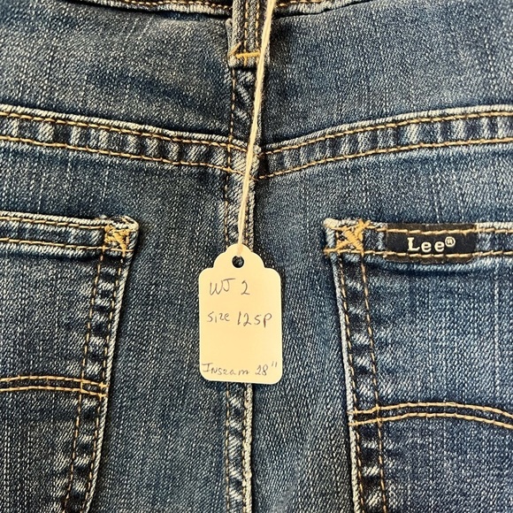 WJ2. LEE STRETCH RELAXED FIT STRAIGHT LEG 12 Short Petite • 27” - Picture 4 of 5